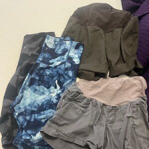 Lot of 4 pairs of maternity shorts